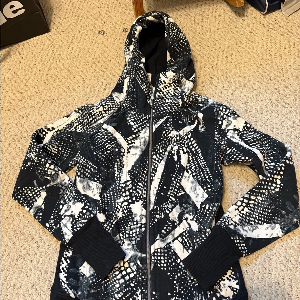 Lululemon Athletica Black and White Patterned Jacket